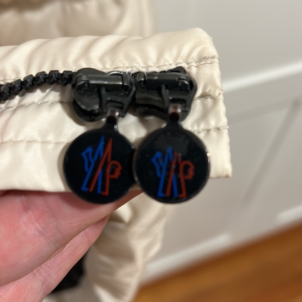 Moncler woman's jacket size 2 - Picture 7 of 16